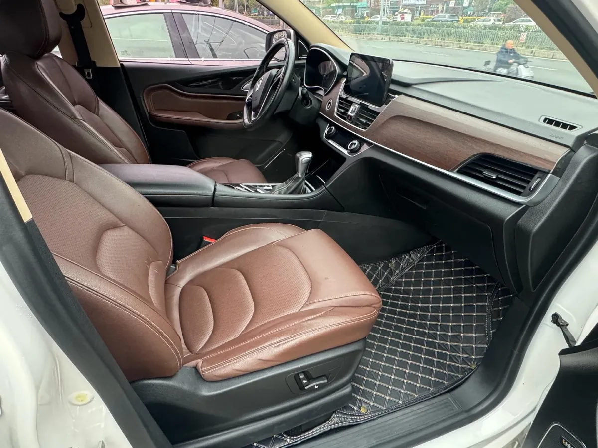 2017 BaoJun 560 1.5T 150HP L4 6DCT,autocango,china used car exporter,china ev exporter,chinese used car exporter,chinese used ev exporter