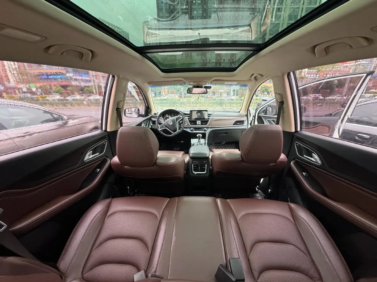 2017 BaoJun 560 1.5T 150HP L4 6DCT,autocango,china used car exporter,china ev exporter,chinese used car exporter,chinese used ev exporter