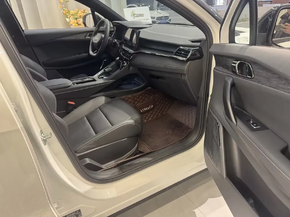 2023 LYNK&CO 06 1.5T 181HP L4 7DCT,autocango,china used car exporter,china ev exporter,chinese used car exporter,chinese used ev exporter