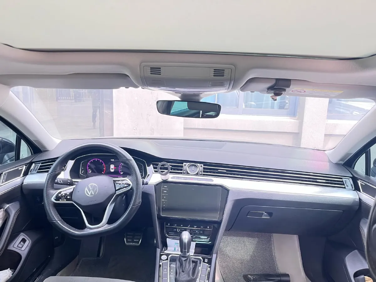 2023 Volkswagen Magotan 2.0T 220HP L4 7DCT,autocango,china used car exporter,china ev exporter,chinese used car exporter,chinese used ev exporter