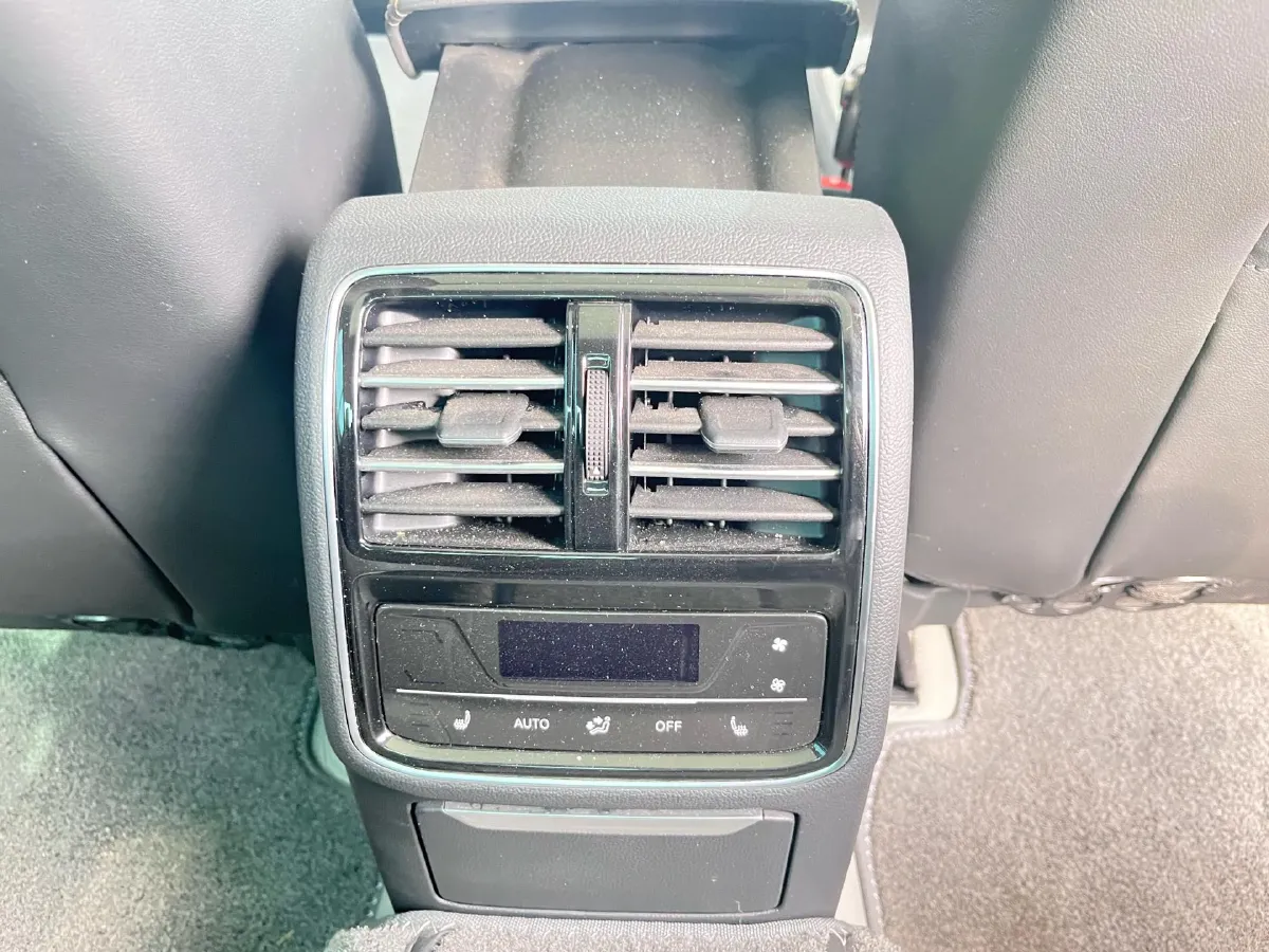 2023 Volkswagen Magotan 2.0T 220HP L4 7DCT,autocango,china used car exporter,china ev exporter,chinese used car exporter,chinese used ev exporter