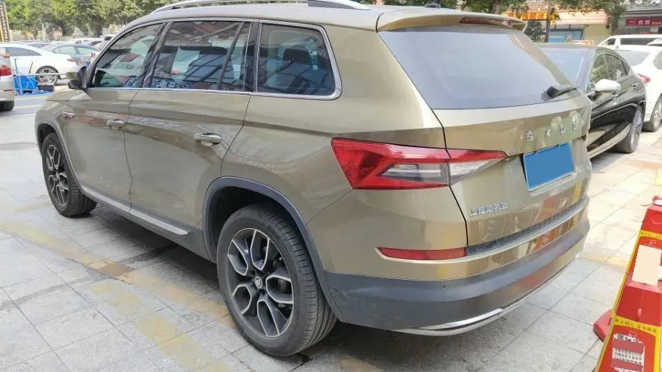 2019 Skoda Superb 2.0T 220HP L4 7DCT,autocango,china used car exporter,china ev exporter,chinese used car exporter,chinese used ev exporter