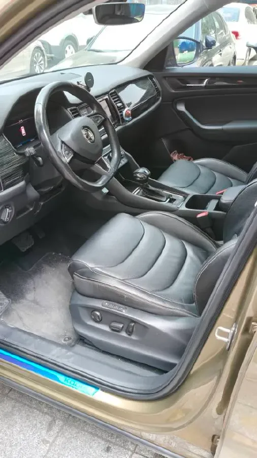 2019 Skoda Superb 2.0T 220HP L4 7DCT,autocango,china used car exporter,china ev exporter,chinese used car exporter,chinese used ev exporter