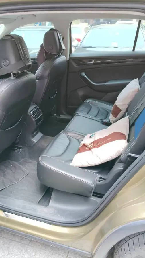 2019 Skoda Superb 2.0T 220HP L4 7DCT,autocango,china used car exporter,china ev exporter,chinese used car exporter,chinese used ev exporter