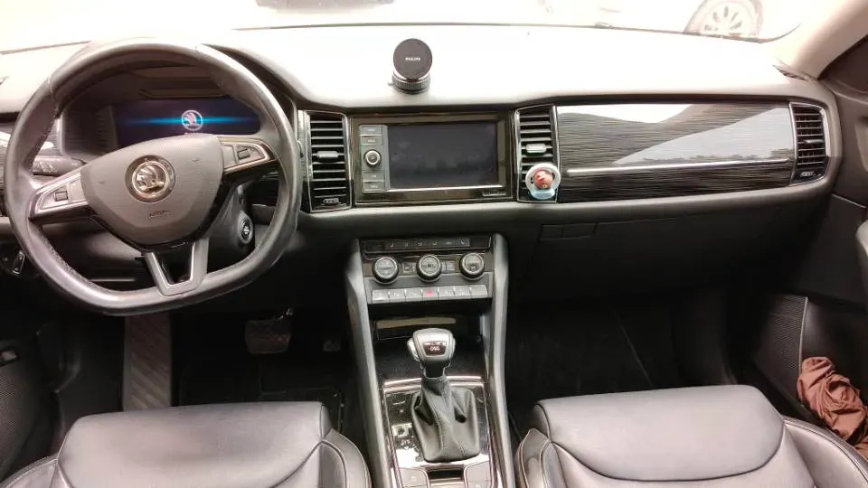 2019 Skoda Superb 2.0T 220HP L4 7DCT,autocango,china used car exporter,china ev exporter,chinese used car exporter,chinese used ev exporter