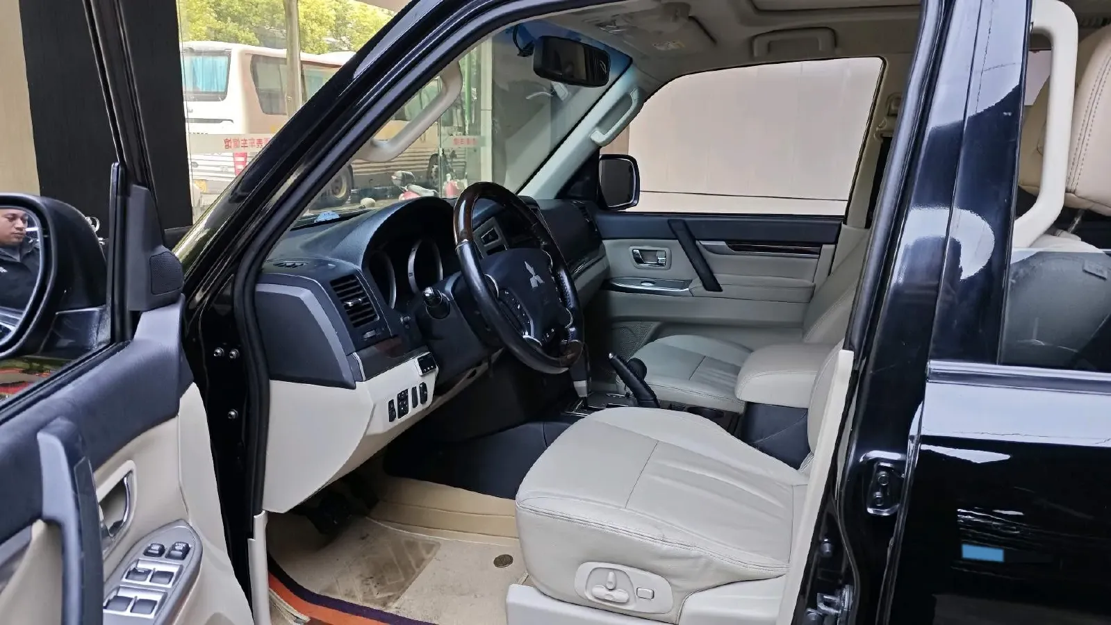 2017 YuTong T7 6.0L 316HP V8 6AT,autocango,china used car exporter,china ev exporter,chinese used car exporter,chinese used ev exporter