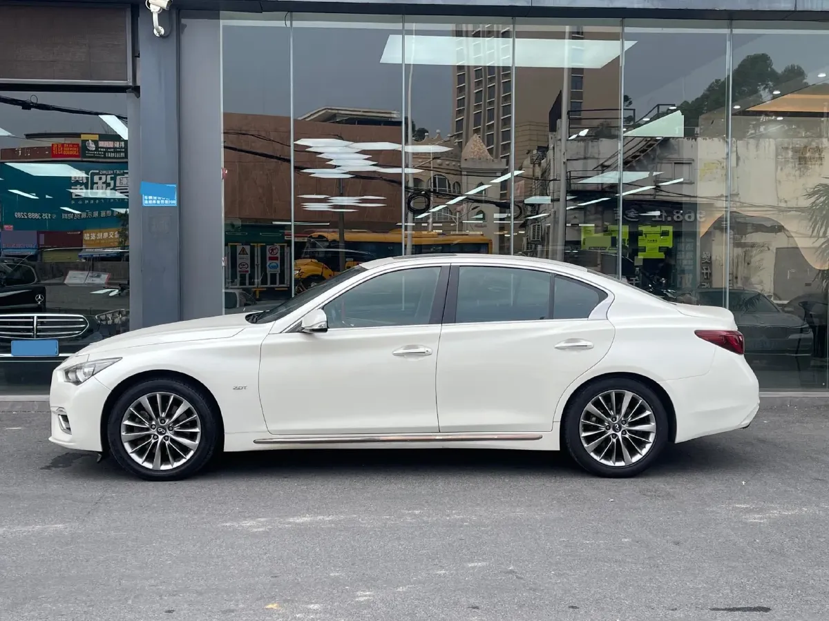 2018 Jeep Grand Commander 2.0T 265HP L4 9AT,autocango,china used car exporter,china ev exporter,chinese used car exporter,chinese used ev exporter