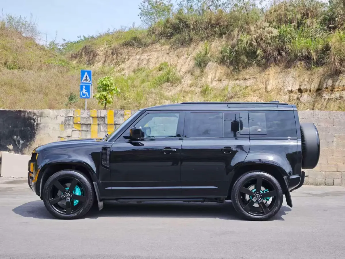 2022 Land Rover Defender 3.0T 400HP L6 8AT,autocango,china used car exporter,china ev exporter,chinese used car exporter,chinese used ev exporter