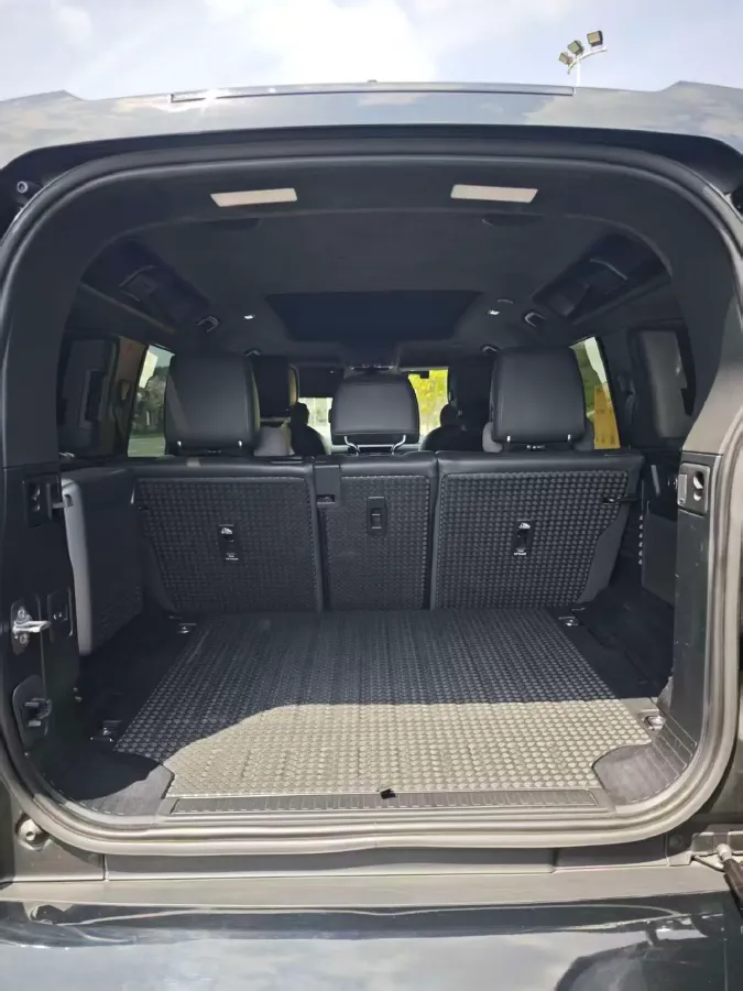 2022 Land Rover Defender 3.0T 400HP L6 8AT,autocango,china used car exporter,china ev exporter,chinese used car exporter,chinese used ev exporter