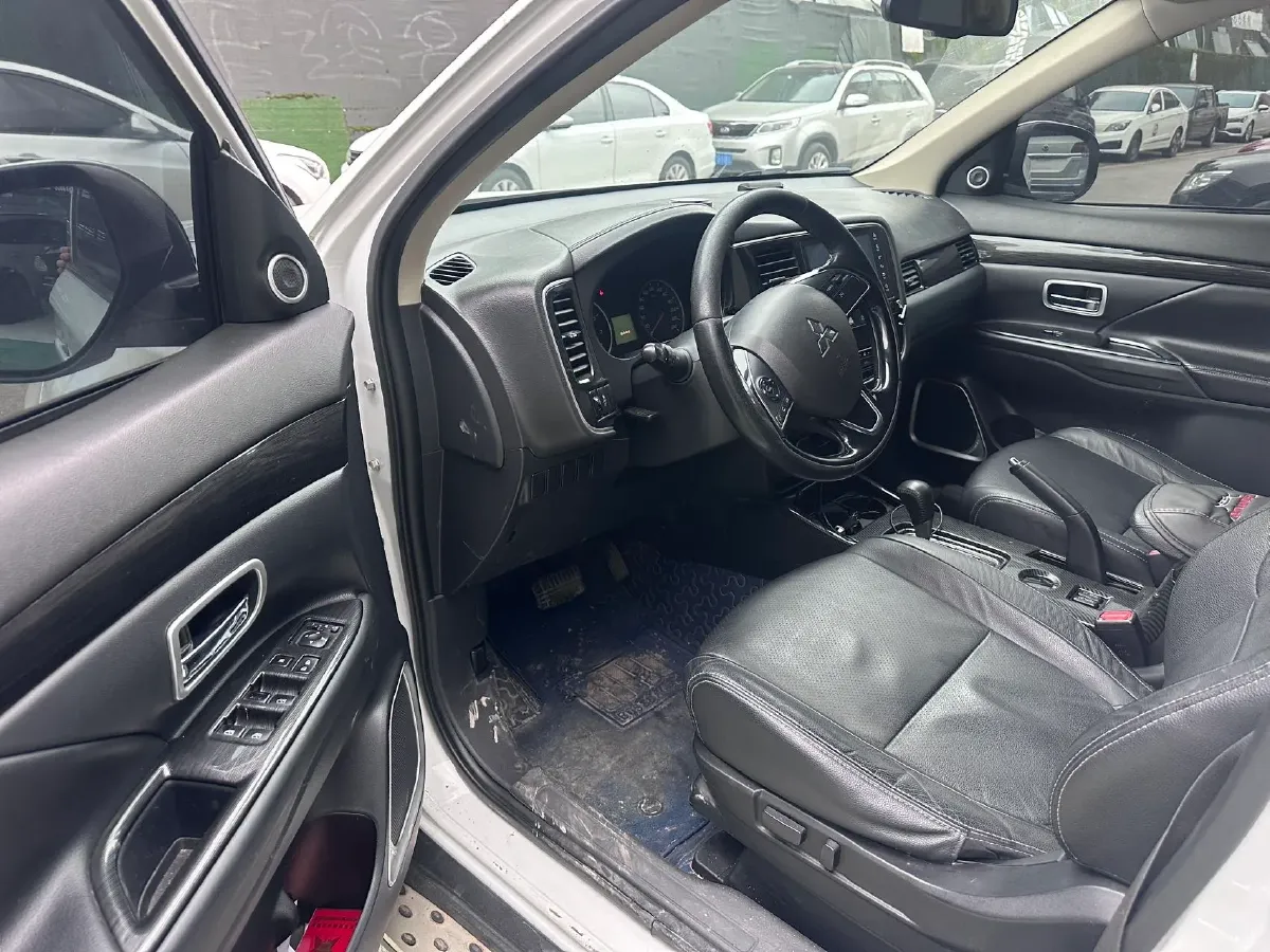 2018 Mitsubishi Outlander 2.0L 166HP L4 CVT,autocango,china used car exporter,china ev exporter,chinese used car exporter,chinese used ev exporter