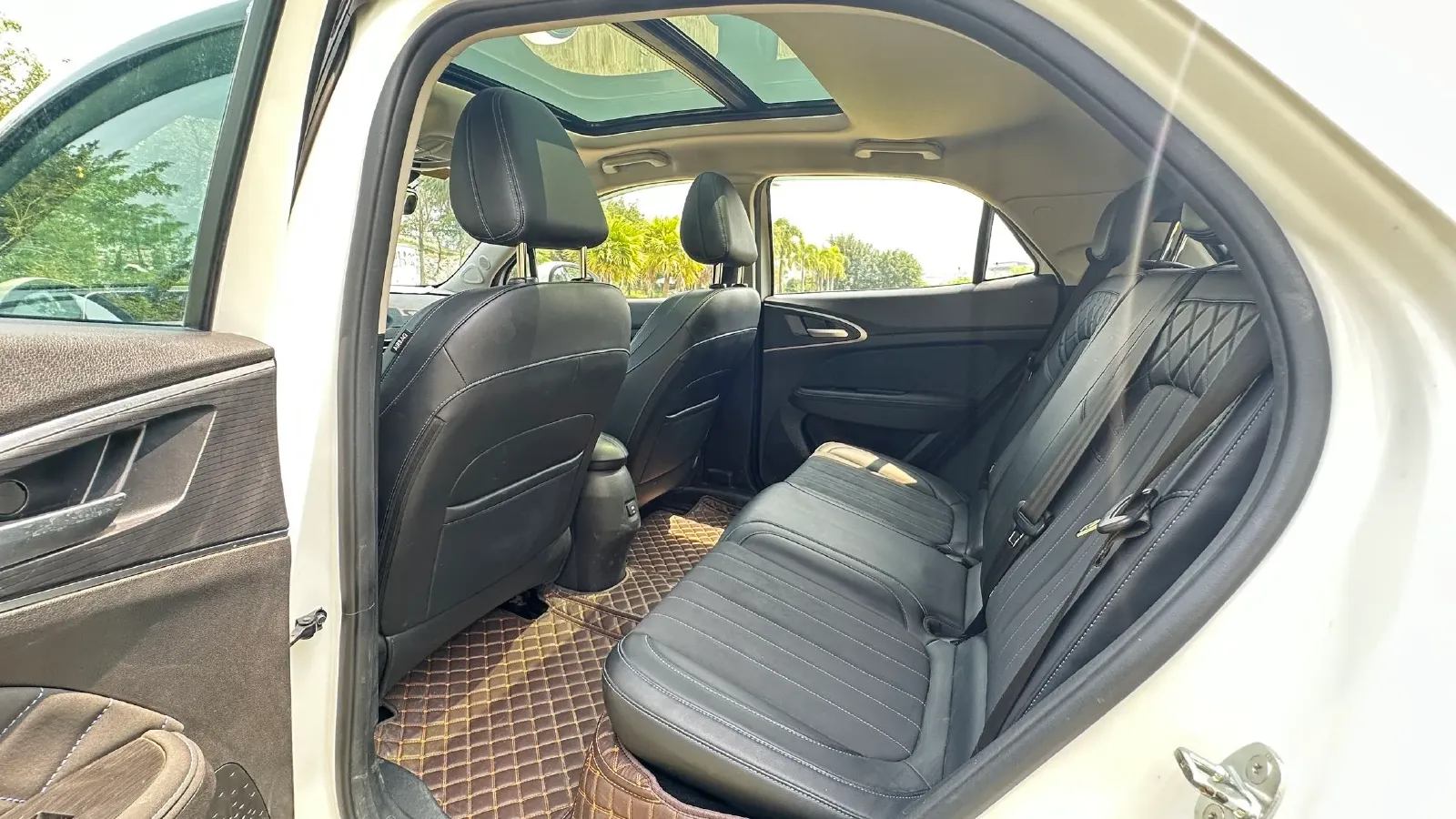 2022 ChangAn Oshan X7 Plus 1.5T 188HP L4 7DCT,autocango,china used car exporter,china ev exporter,chinese used car exporter,chinese used ev exporter