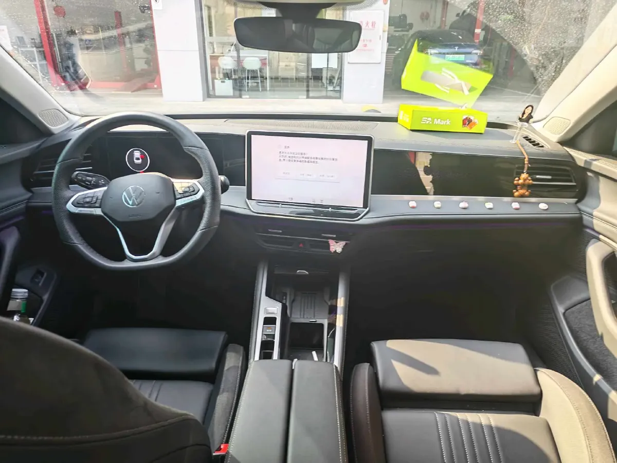 2024 Volkswagen Magotan 1.5T 160HP L4 7DCT,autocango,china used car exporter,china ev exporter,chinese used car exporter,chinese used ev exporter