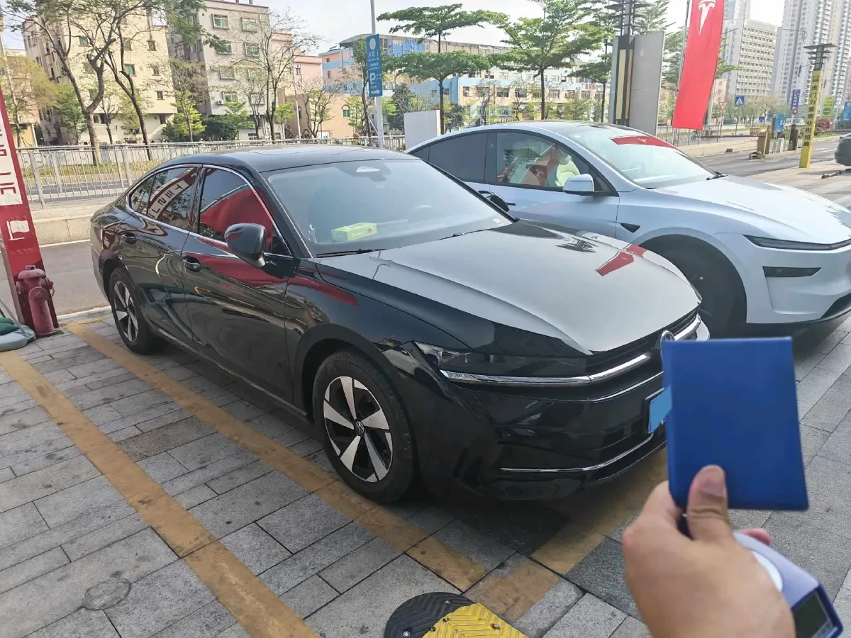 2024 Volkswagen Magotan 1.5T 160HP L4 7DCT,autocango,china used car exporter,china ev exporter,chinese used car exporter,chinese used ev exporter