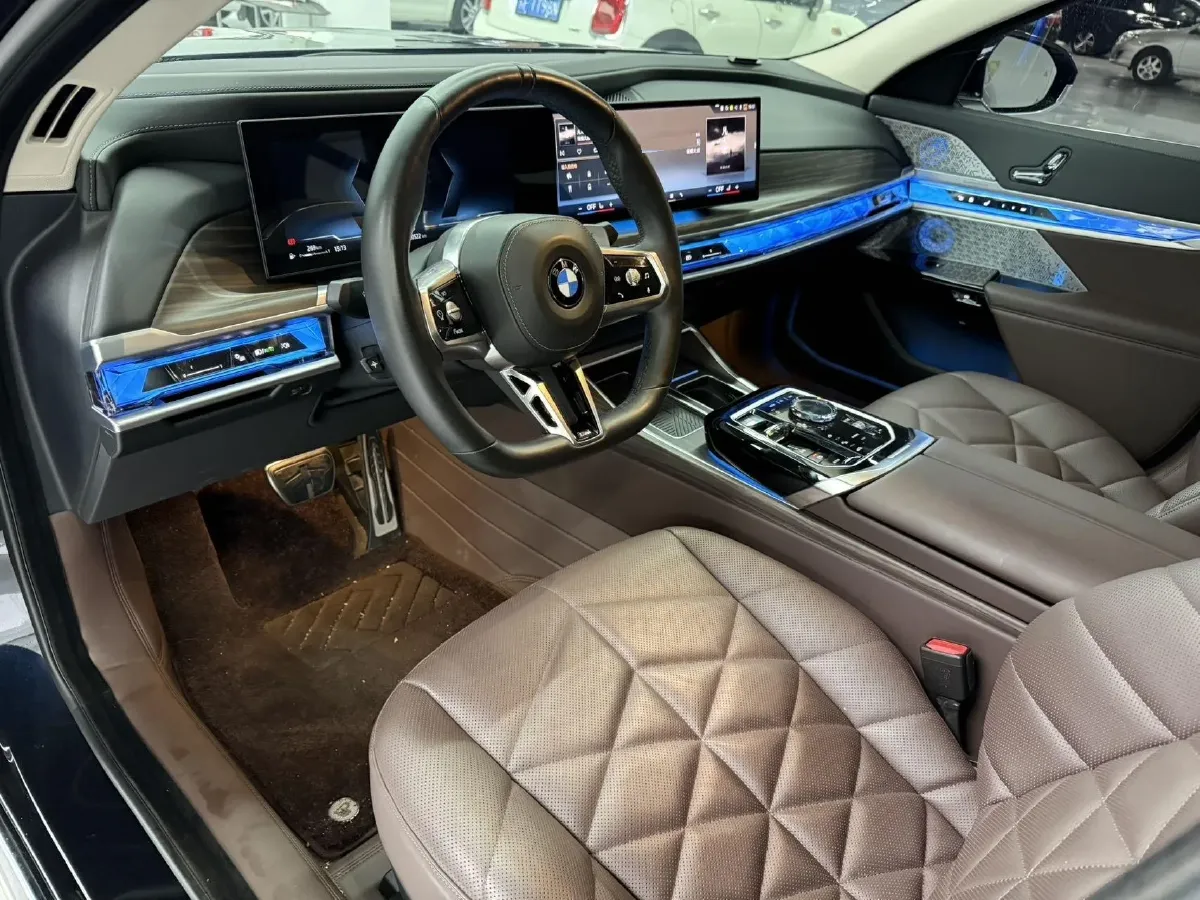2023 BMW 7 Series 3.0T 272HP L6 8AT,autocango,china used car exporter,china ev exporter,chinese used car exporter,chinese used ev exporter