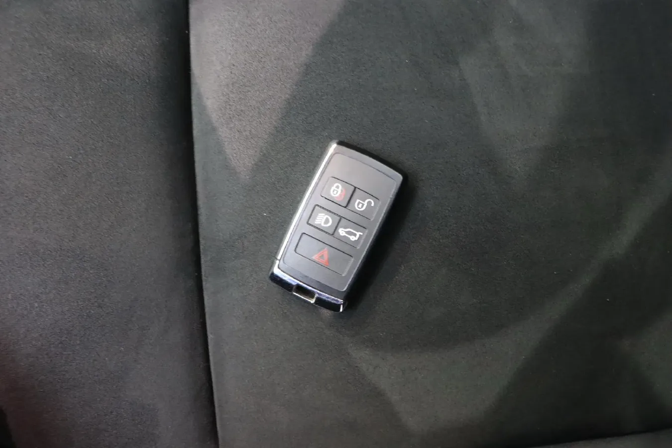 2022 Land Rover Range Rover Velar 2.0T 250HP L4 8AT,autocango,china used car exporter,china ev exporter,chinese used car exporter,chinese used ev exporter