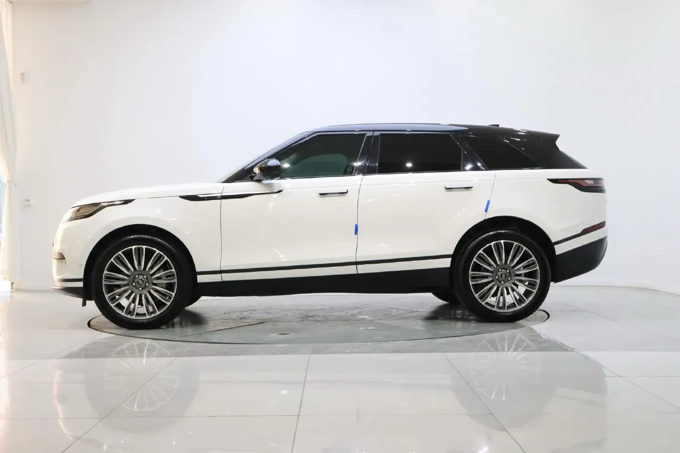 2022 Land Rover Range Rover Velar 2.0T 250HP L4 8AT,autocango,china used car exporter,china ev exporter,chinese used car exporter,chinese used ev exporter