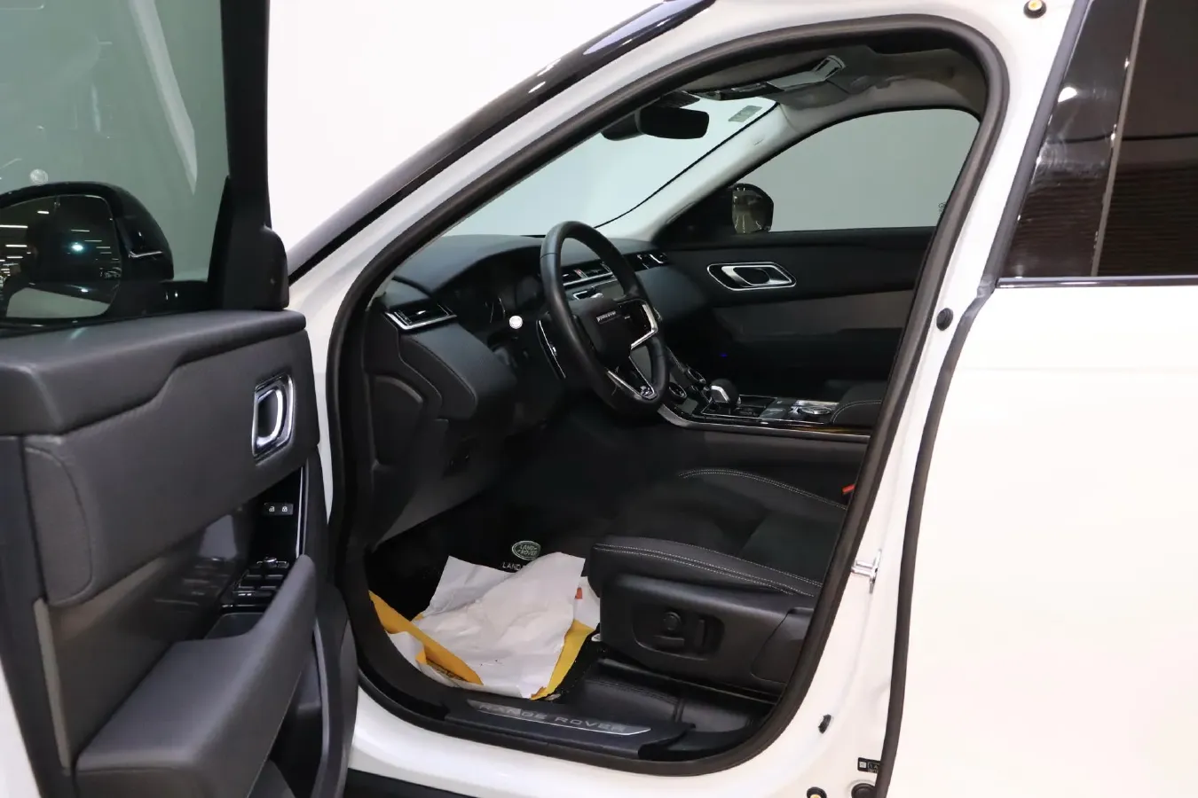 2022 Land Rover Range Rover Velar 2.0T 250HP L4 8AT,autocango,china used car exporter,china ev exporter,chinese used car exporter,chinese used ev exporter