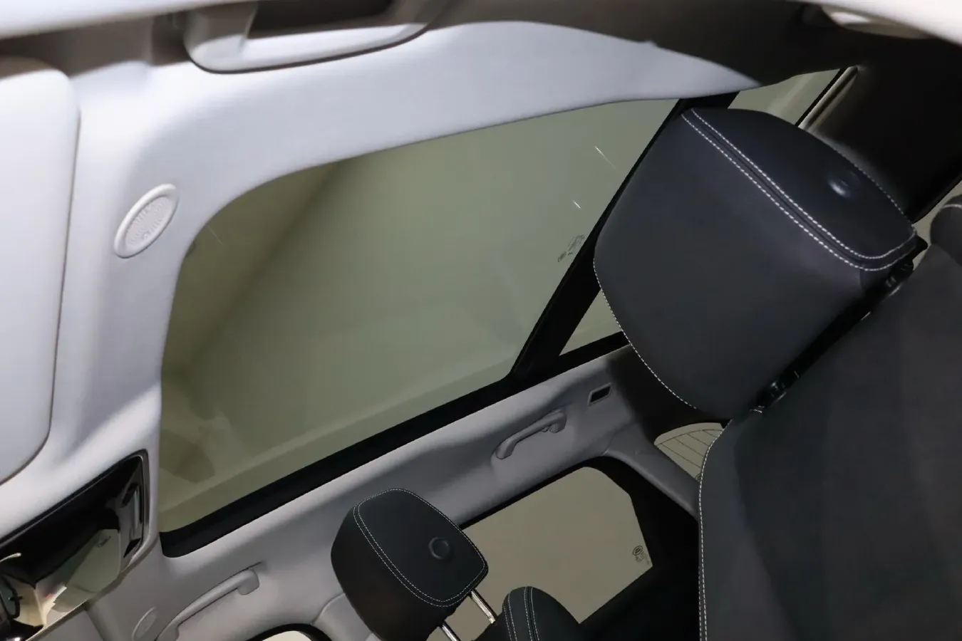 2022 Land Rover Range Rover Velar 2.0T 250HP L4 8AT,autocango,china used car exporter,china ev exporter,chinese used car exporter,chinese used ev exporter