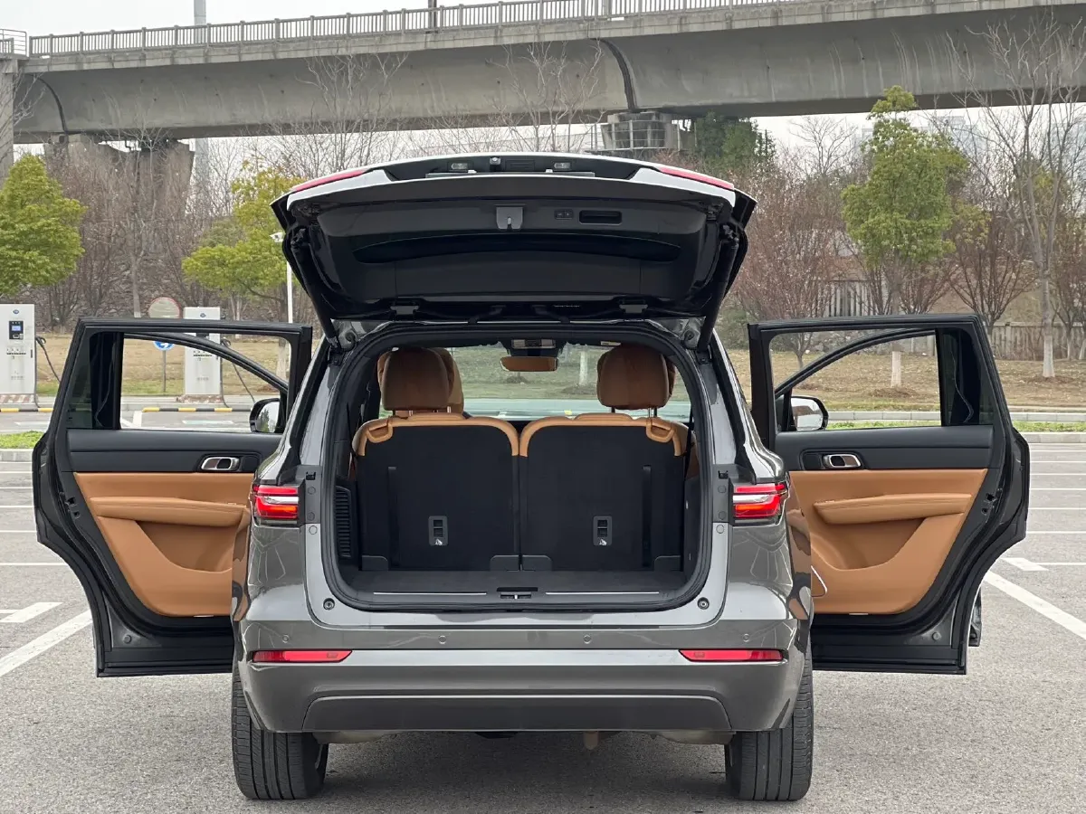 2021 Li ONE Range Extended 131HP REEV 40.5KWH,autocango,china used car exporter,china ev exporter,chinese used car exporter,chinese used ev exporter