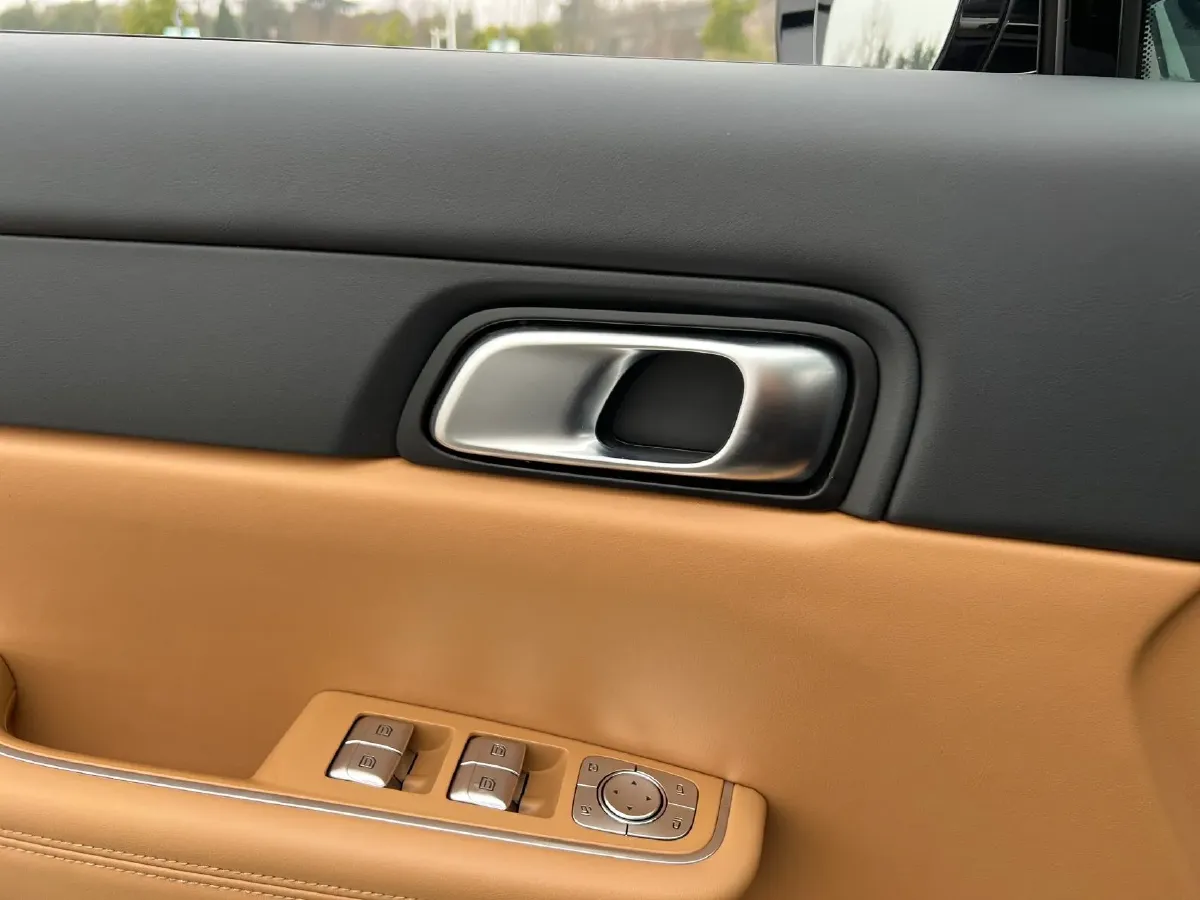 2021 Li ONE Range Extended 131HP REEV 40.5KWH,autocango,china used car exporter,china ev exporter,chinese used car exporter,chinese used ev exporter