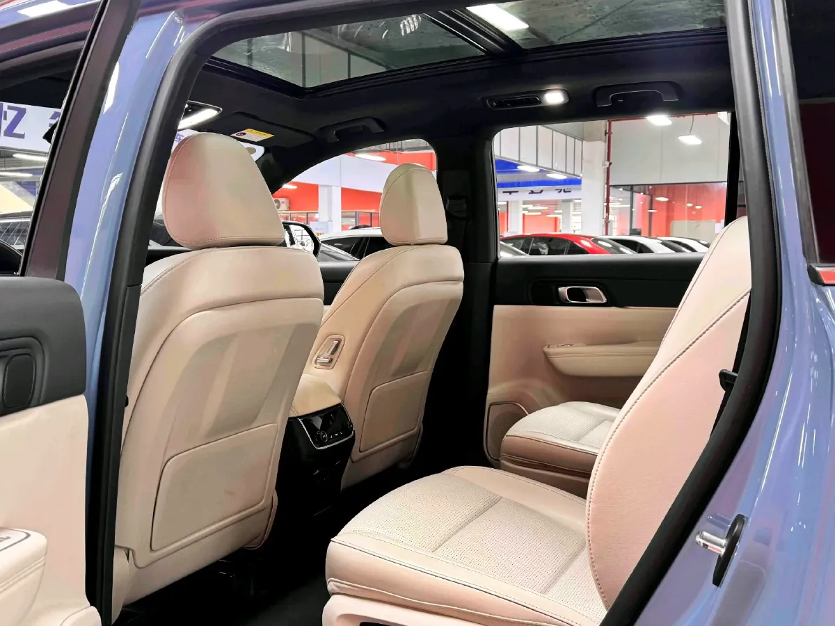 2021 Li ONE Range Extended 131HP REEV 40.5KWH,autocango,china used car exporter,china ev exporter,chinese used car exporter,chinese used ev exporter