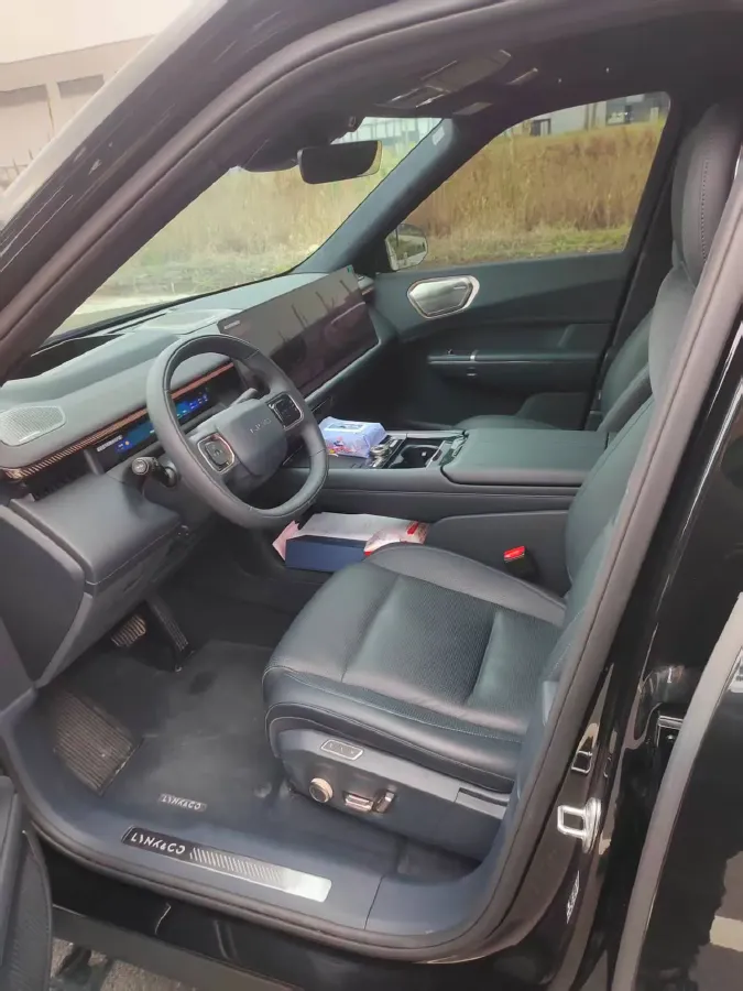 2025 LYNK&CO 900 2.0T 254HP L4 3DHT PHEV,autocango,china used car exporter,china ev exporter,chinese used car exporter,chinese used ev exporter