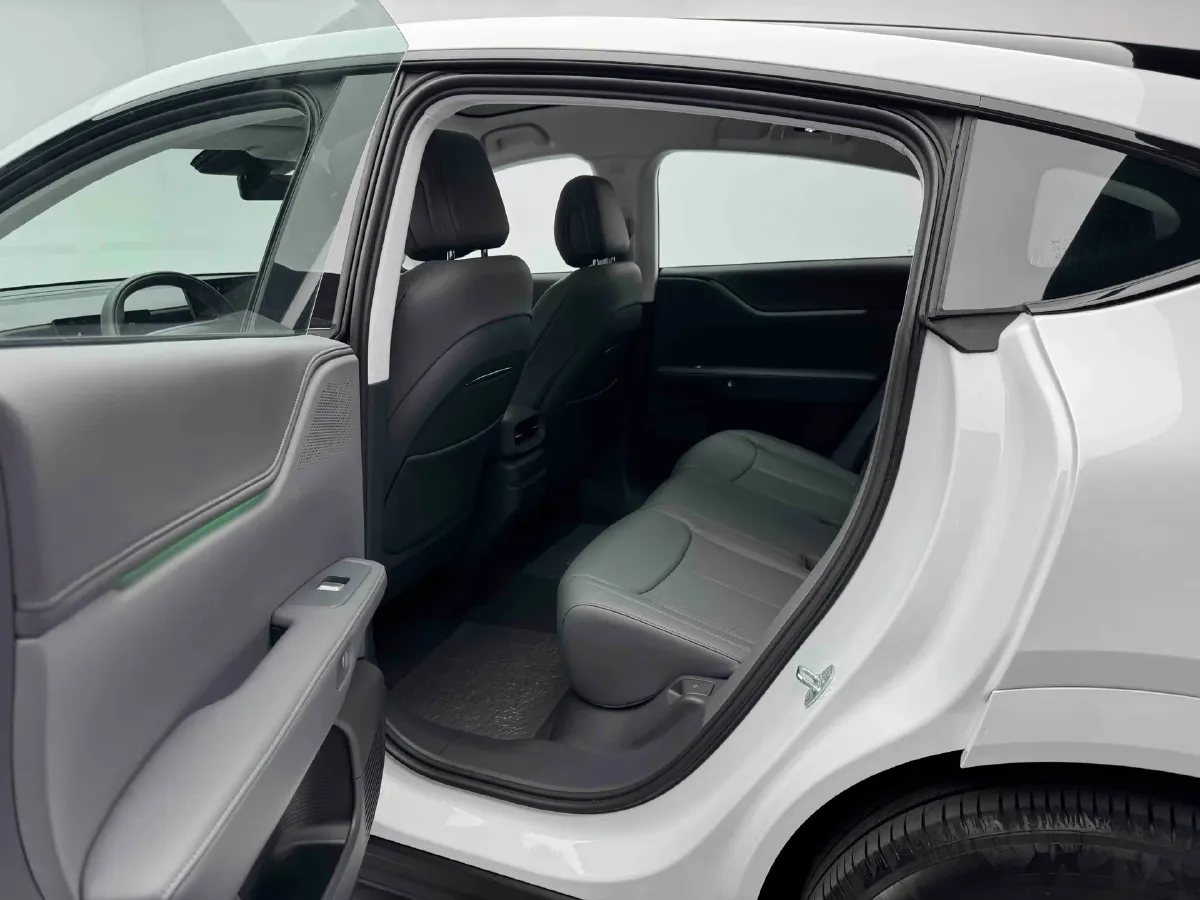 2025 Xpeng G6 BEV 68.5KWH,autocango,china used car exporter,china ev exporter,chinese used car exporter,chinese used ev exporter