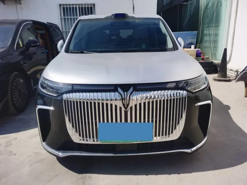 2025 Voyah Dream 1.5T 150HP L4 PHEV 41.7KWH,autocango,china used car exporter,china ev exporter,chinese used car exporter,chinese used ev exporter