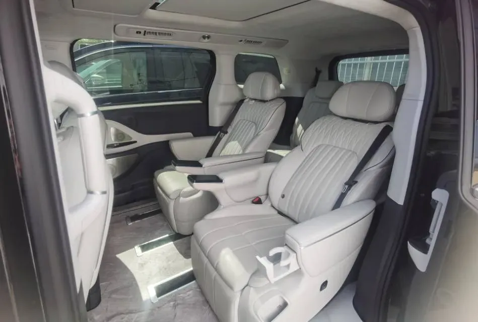 2025 Voyah Dream 1.5T 150HP L4 PHEV 41.7KWH,autocango,china used car exporter,china ev exporter,chinese used car exporter,chinese used ev exporter