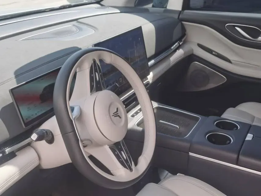 2025 Voyah Dream 1.5T 150HP L4 PHEV 41.7KWH,autocango,china used car exporter,china ev exporter,chinese used car exporter,chinese used ev exporter