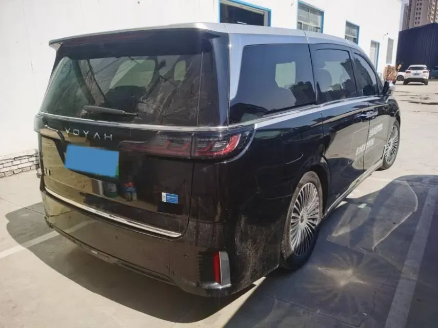 2025 Voyah Dream 1.5T 150HP L4 PHEV 41.7KWH,autocango,china used car exporter,china ev exporter,chinese used car exporter,chinese used ev exporter