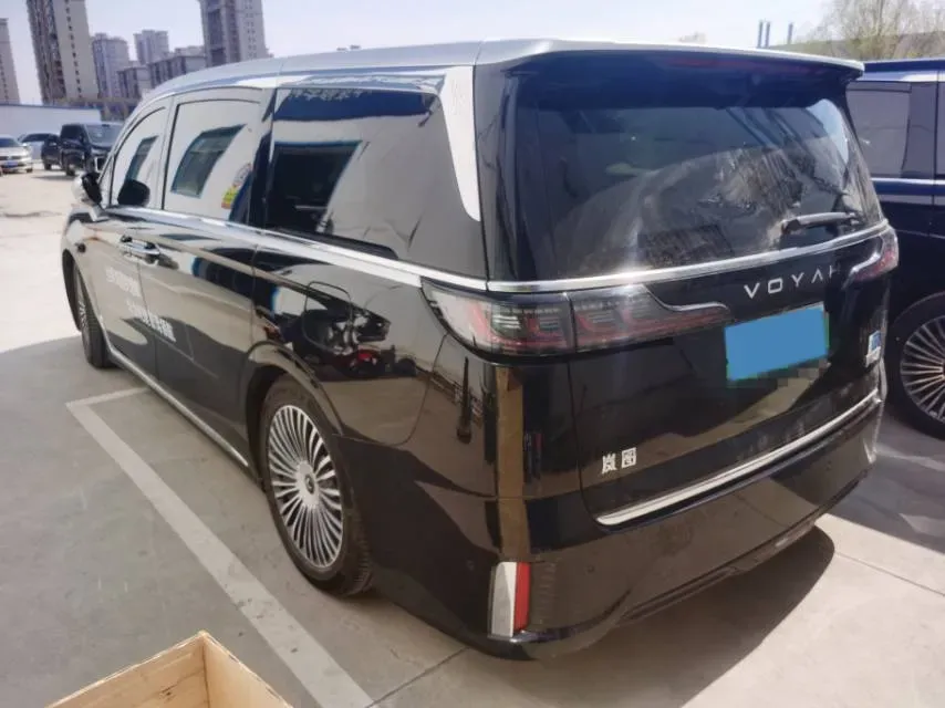 2025 Voyah Dream 1.5T 150HP L4 PHEV 41.7KWH,autocango,china used car exporter,china ev exporter,chinese used car exporter,chinese used ev exporter