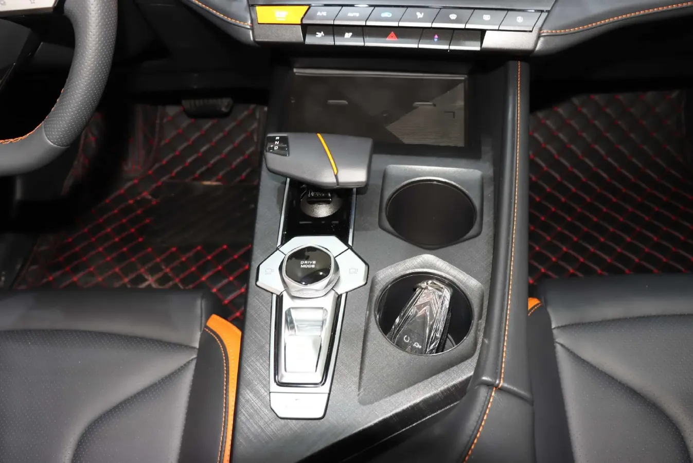 2024 ChangAn UNI-V 1.5T 188HP L4 7DCT,autocango,china used car exporter,china ev exporter,chinese used car exporter,chinese used ev exporter