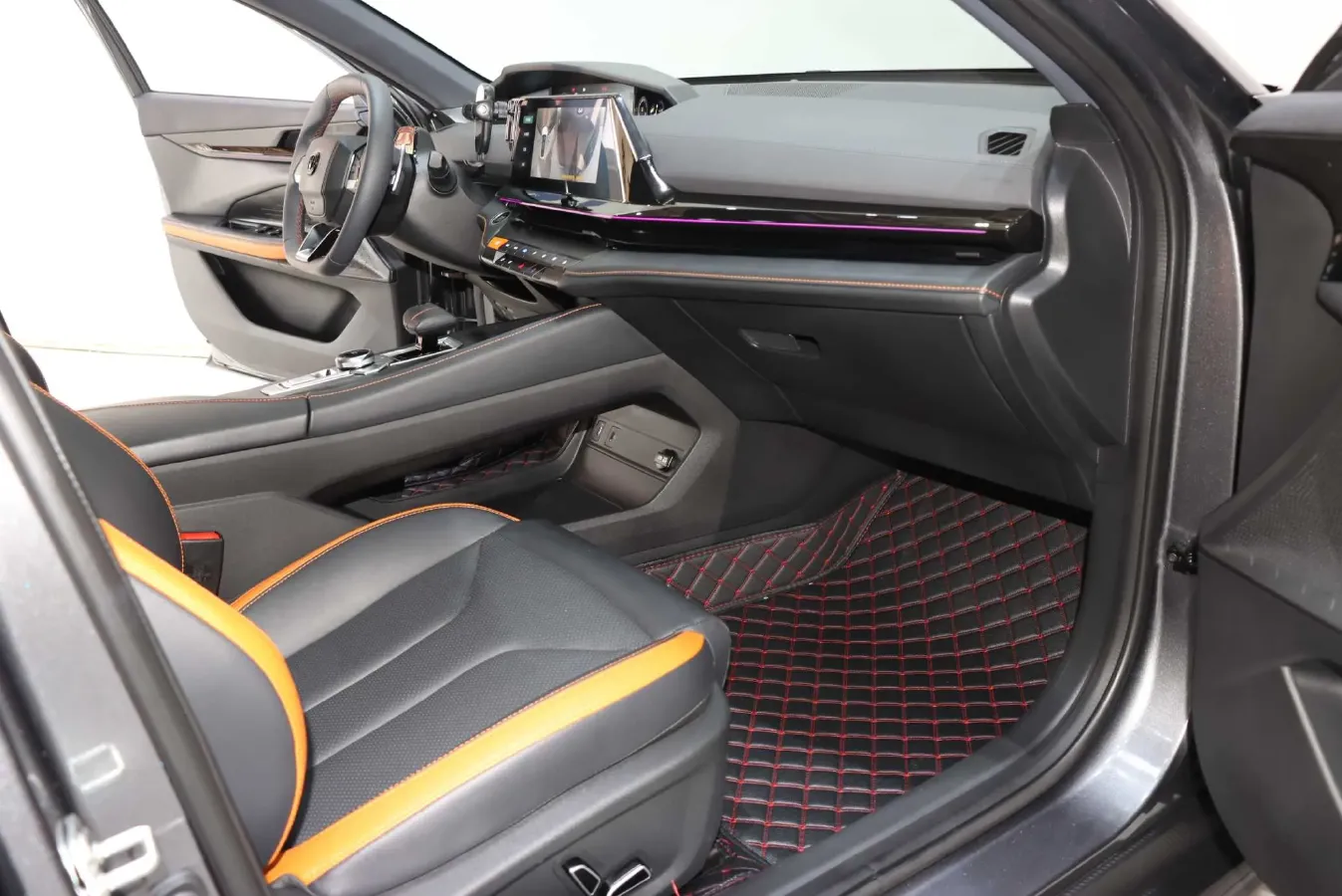 2024 ChangAn UNI-V 1.5T 188HP L4 7DCT,autocango,china used car exporter,china ev exporter,chinese used car exporter,chinese used ev exporter