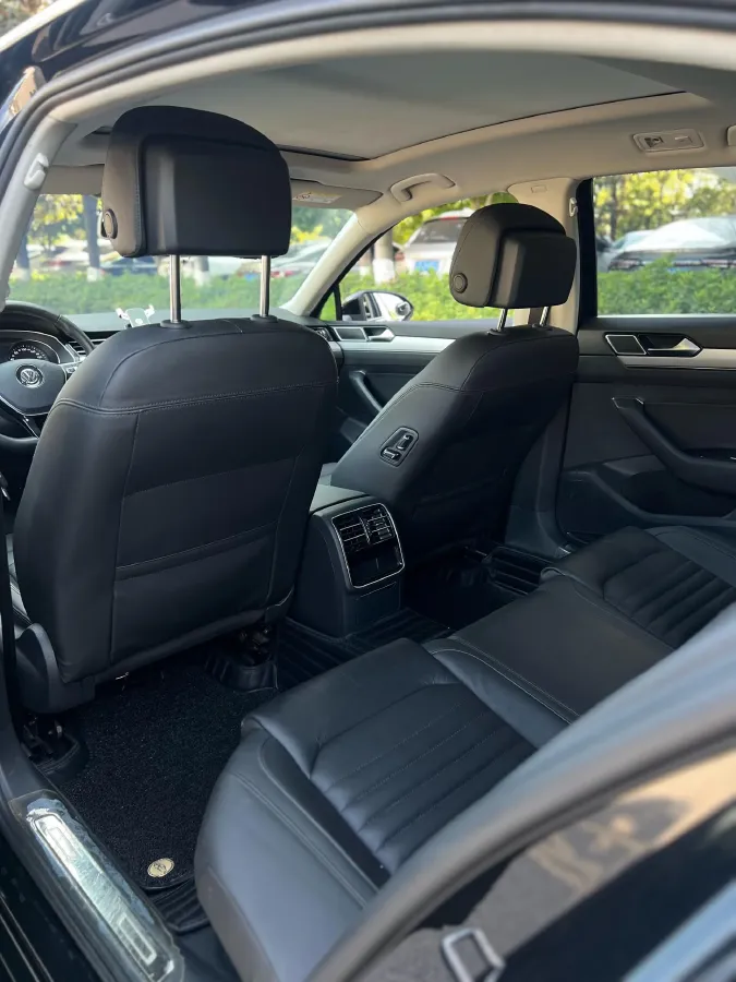 2018 Volkswagen Magotan 1.8T 180HP L4 7DCT,autocango,china used car exporter,china ev exporter,chinese used car exporter,chinese used ev exporter