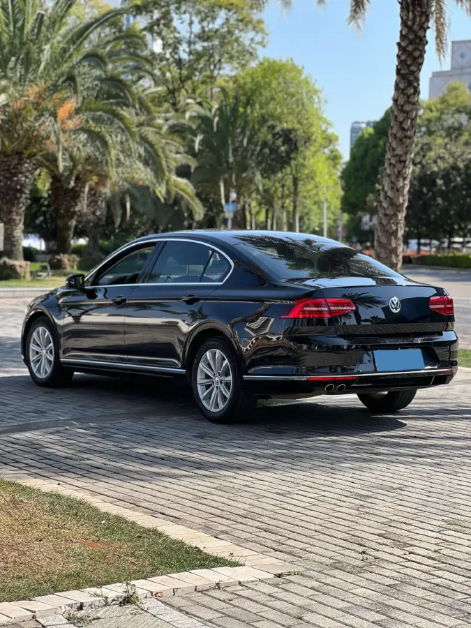 2018 Volkswagen Magotan 1.8T 180HP L4 7DCT,autocango,china used car exporter,china ev exporter,chinese used car exporter,chinese used ev exporter