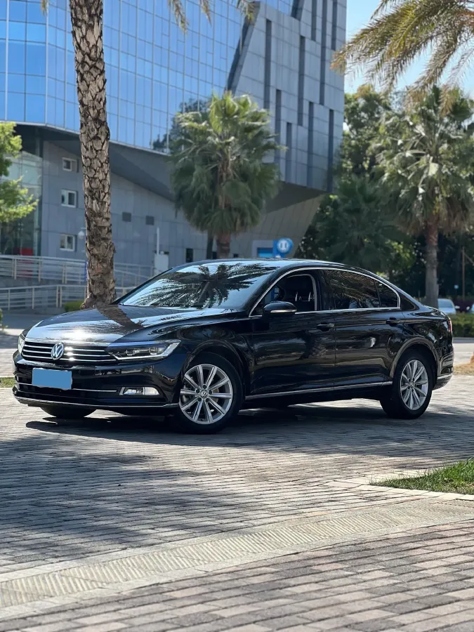 2018 Volkswagen Magotan 1.8T 180HP L4 7DCT,autocango,china used car exporter,china ev exporter,chinese used car exporter,chinese used ev exporter