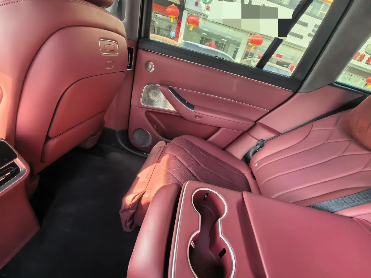 2025 AITO AITO M8 REEV 160HP REEV 53.4KWH,autocango,china used car exporter,china ev exporter,chinese used car exporter,chinese used ev exporter