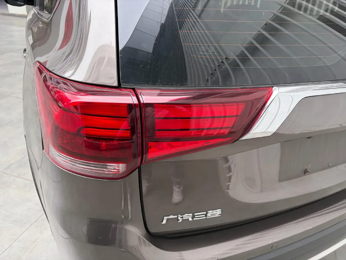 2018 Mitsubishi Outlander 2.4L 192HP L4 CVT,autocango,china used car exporter,china ev exporter,chinese used car exporter,chinese used ev exporter