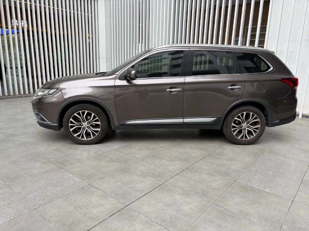2018 Mitsubishi Outlander 2.4L 192HP L4 CVT,autocango,china used car exporter,china ev exporter,chinese used car exporter,chinese used ev exporter