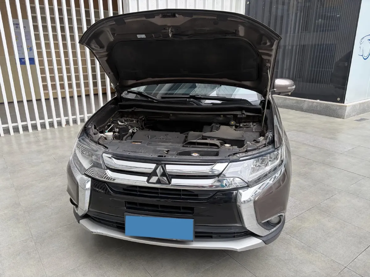 2018 Mitsubishi Outlander 2.4L 192HP L4 CVT,autocango,china used car exporter,china ev exporter,chinese used car exporter,chinese used ev exporter