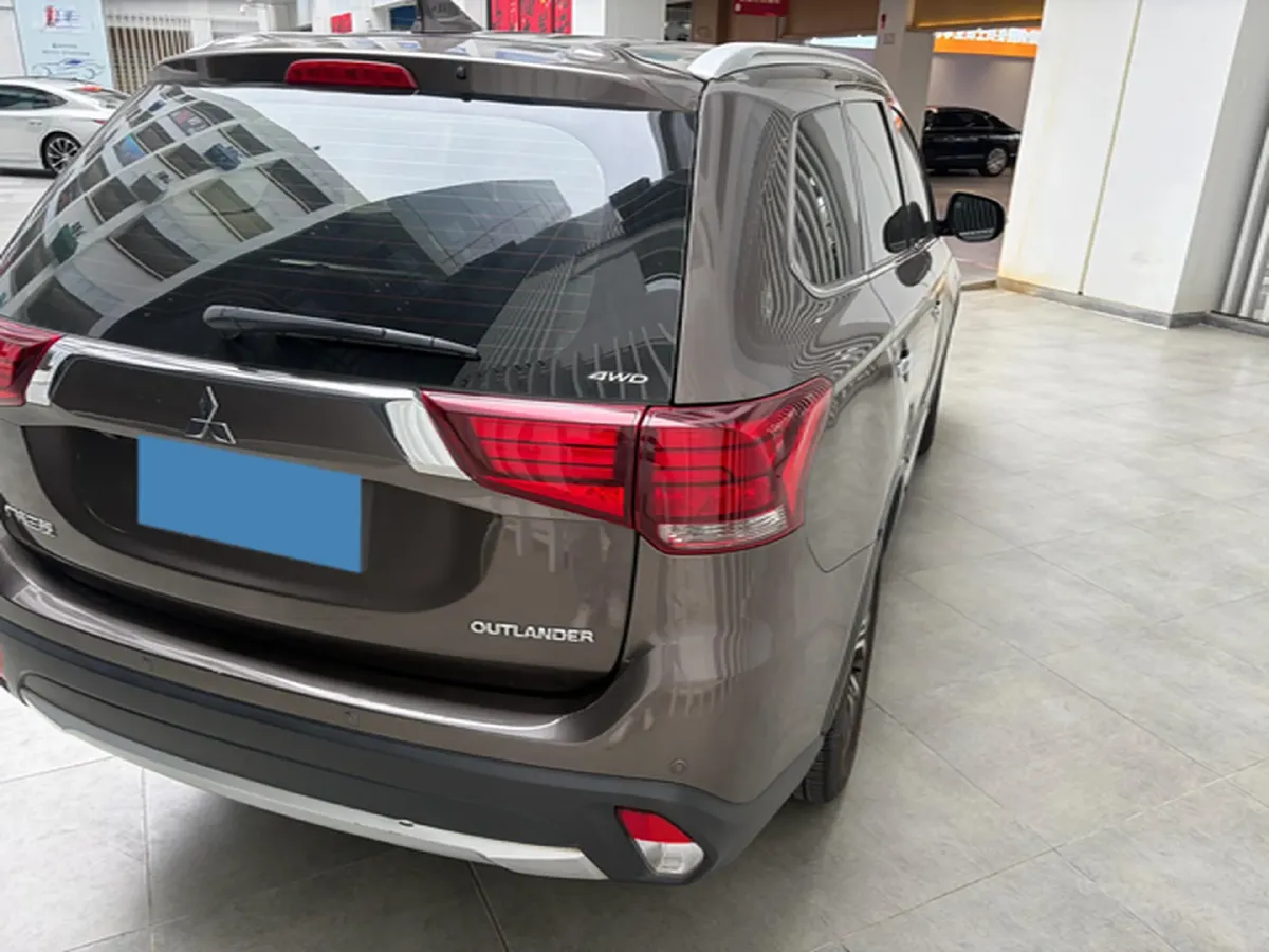 2018 Mitsubishi Outlander 2.4L 192HP L4 CVT,autocango,china used car exporter,china ev exporter,chinese used car exporter,chinese used ev exporter