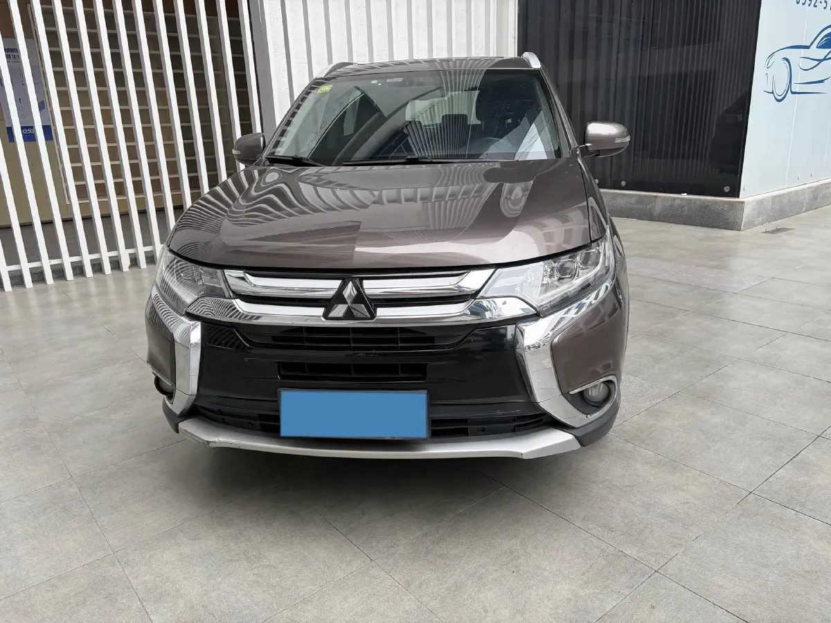 2018 Mitsubishi Outlander 2.4L 192HP L4 CVT,autocango,china used car exporter,china ev exporter,chinese used car exporter,chinese used ev exporter