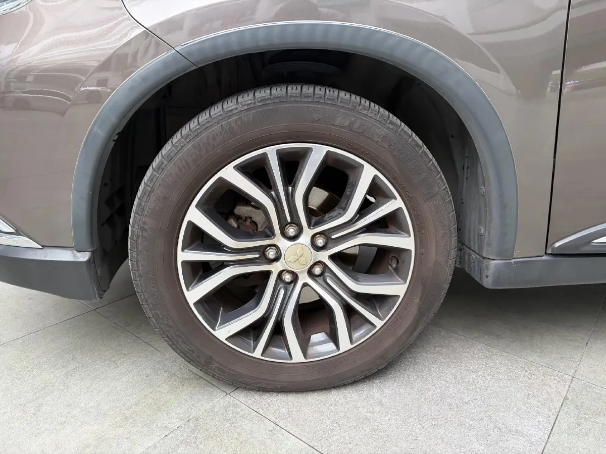 2018 Mitsubishi Outlander 2.4L 192HP L4 CVT,autocango,china used car exporter,china ev exporter,chinese used car exporter,chinese used ev exporter