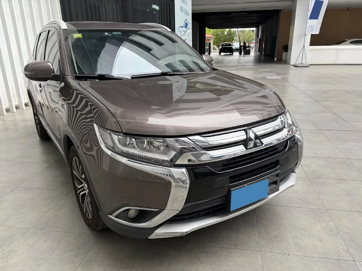 2018 Mitsubishi Outlander 2.4L 192HP L4 CVT,autocango,china used car exporter,china ev exporter,chinese used car exporter,chinese used ev exporter
