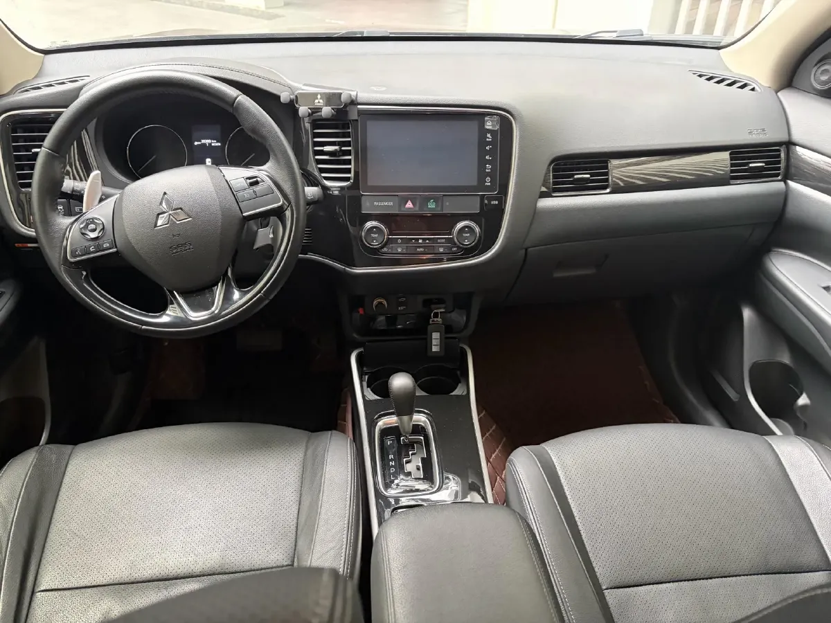 2018 Mitsubishi Outlander 2.4L 192HP L4 CVT,autocango,china used car exporter,china ev exporter,chinese used car exporter,chinese used ev exporter