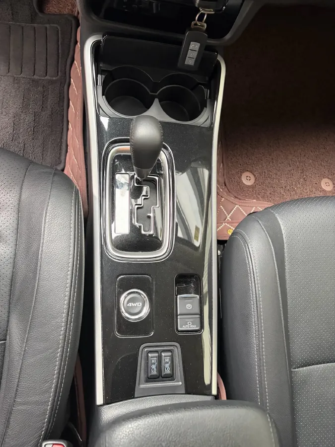 2018 Mitsubishi Outlander 2.4L 192HP L4 CVT,autocango,china used car exporter,china ev exporter,chinese used car exporter,chinese used ev exporter