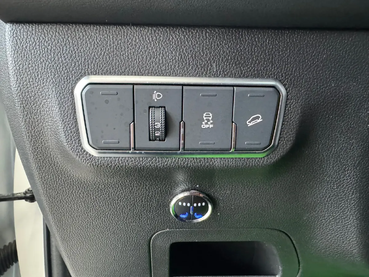 2021 Haval M6 1.5T 150HP L4 7DCT,autocango,china used car exporter,china ev exporter,chinese used car exporter,chinese used ev exporter