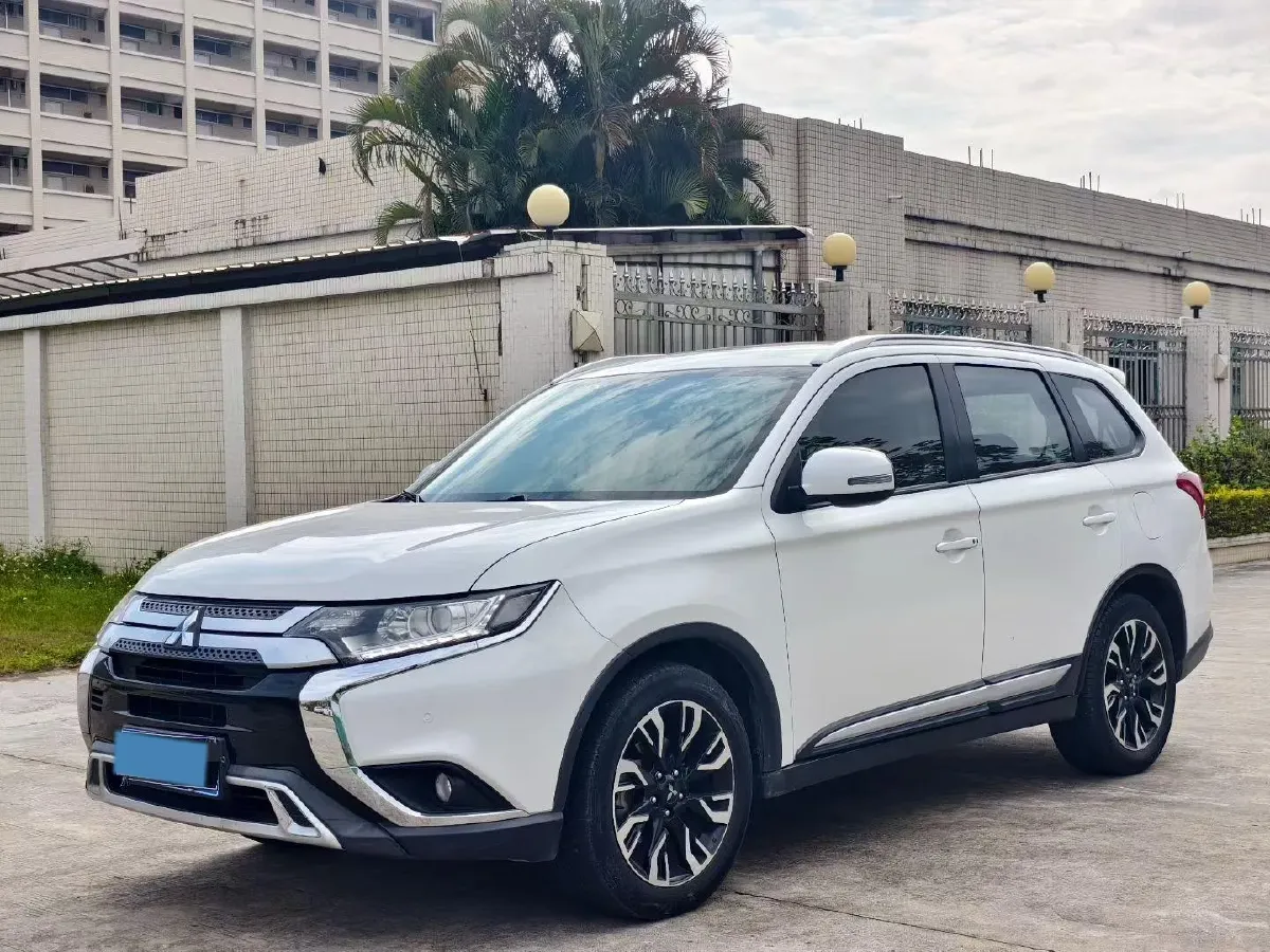 2019 Mitsubishi Outlander 2.0L 166HP L4 CVT,autocango,china used car exporter,china ev exporter,chinese used car exporter,chinese used ev exporter
