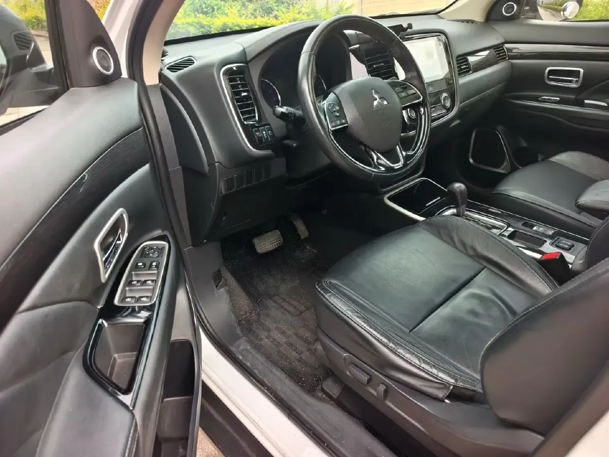 2019 Mitsubishi Outlander 2.0L 166HP L4 CVT,autocango,china used car exporter,china ev exporter,chinese used car exporter,chinese used ev exporter